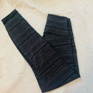 Lulu lemon grey patterned athletic leggings